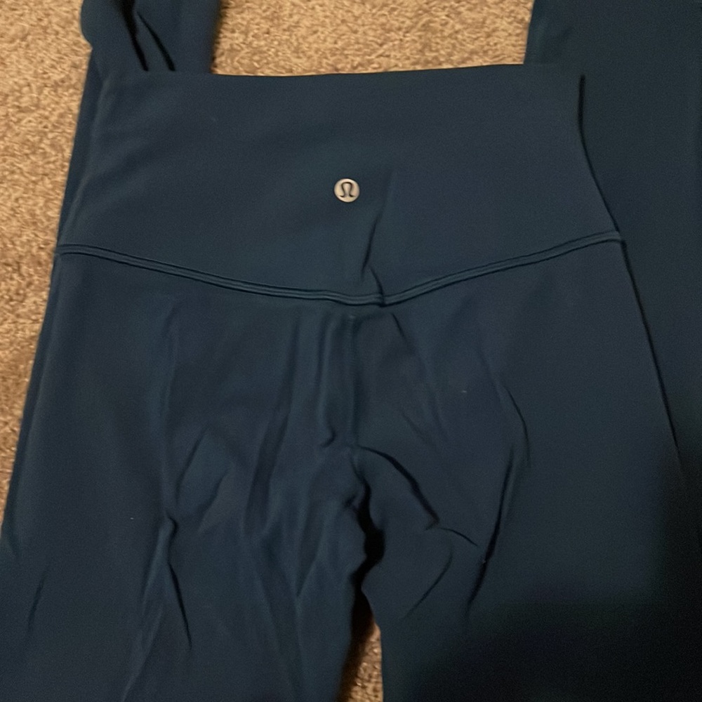 Lululemon size 4 aligns 25 inch